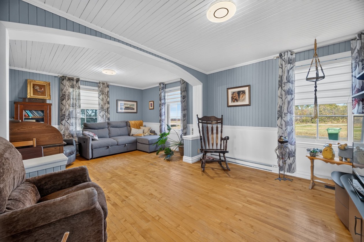Salon — 293 2e Rang E., Sainte-Luce