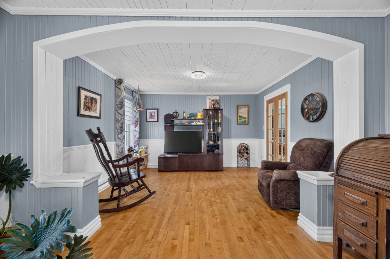 Salon — 293 2e Rang E., Sainte-Luce