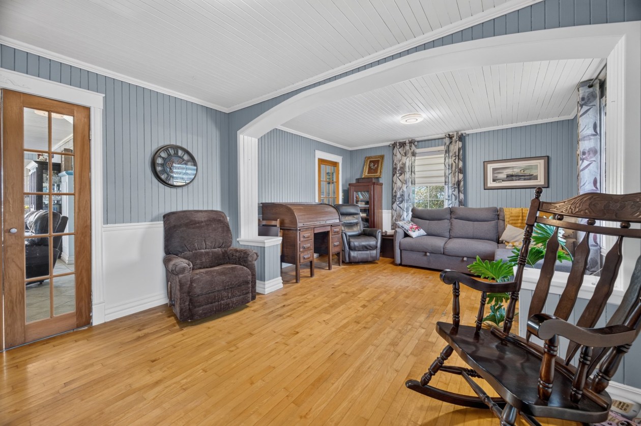 Salon — 293 2e Rang E., Sainte-Luce