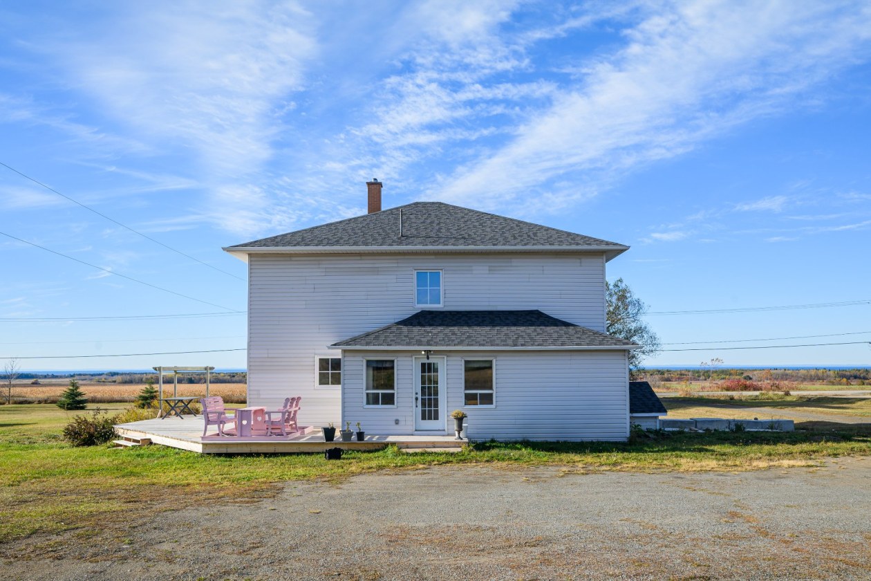 Face arrière — 293 2e Rang E., Sainte-Luce