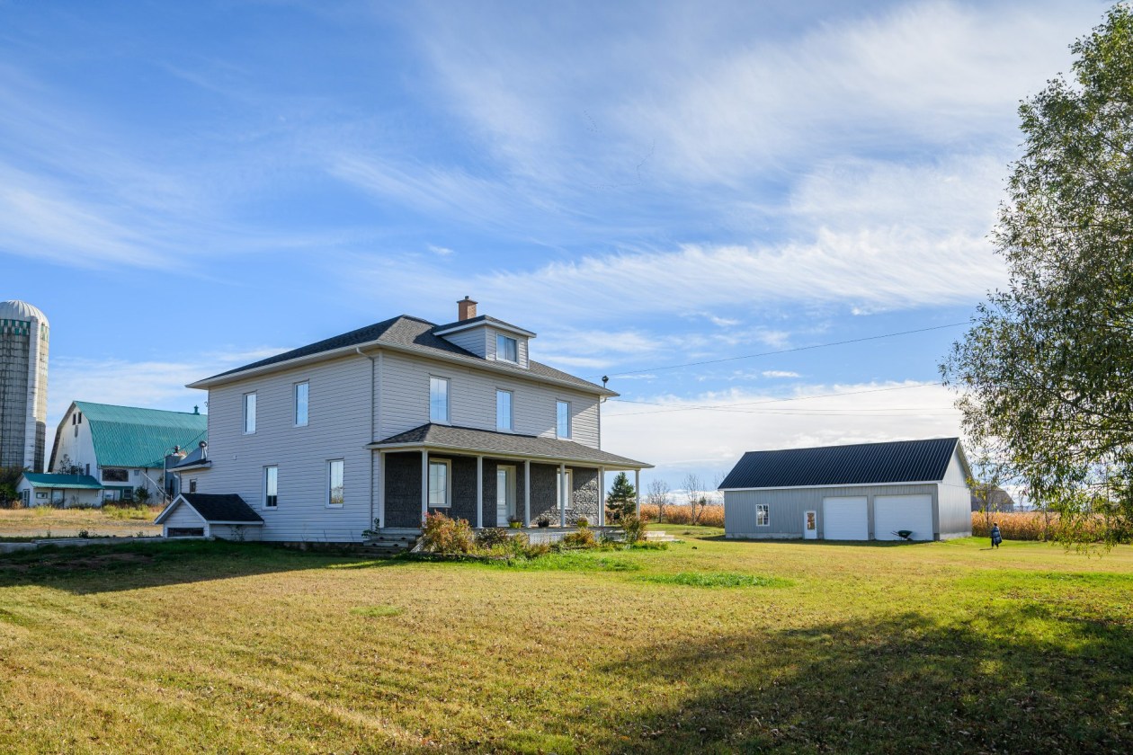 Façade — 293 2e Rang E., Sainte-Luce