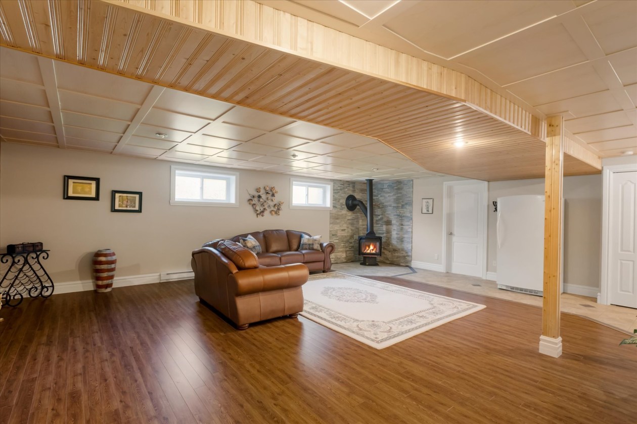 Salle familiale — 1365 Av. Godefroy, Bécancour