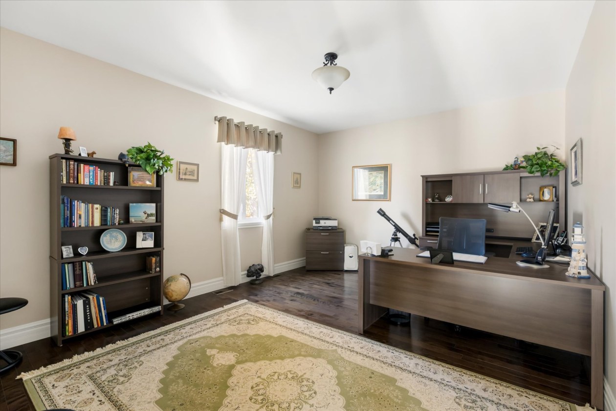 Chambre à coucher — 1365 Av. Godefroy, Bécancour