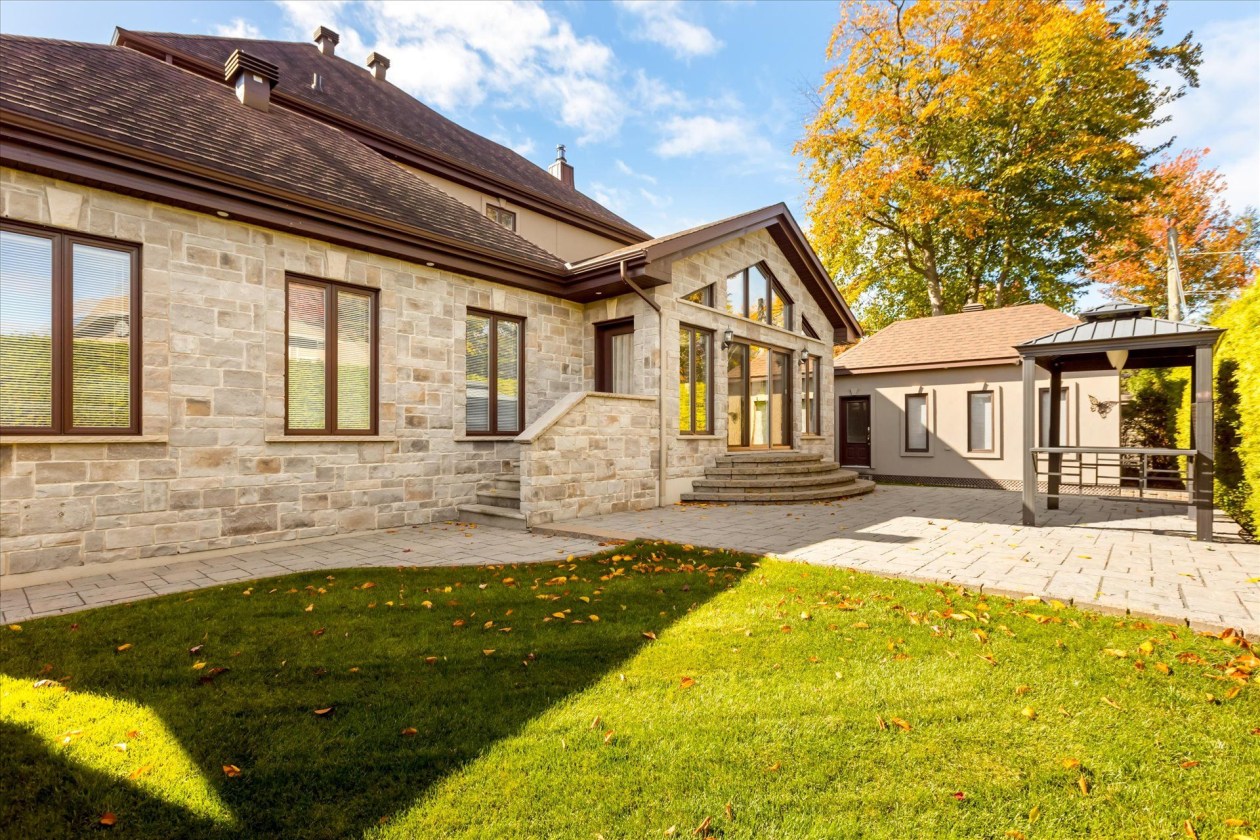 Cour — 1365 Av. Godefroy, Bécancour