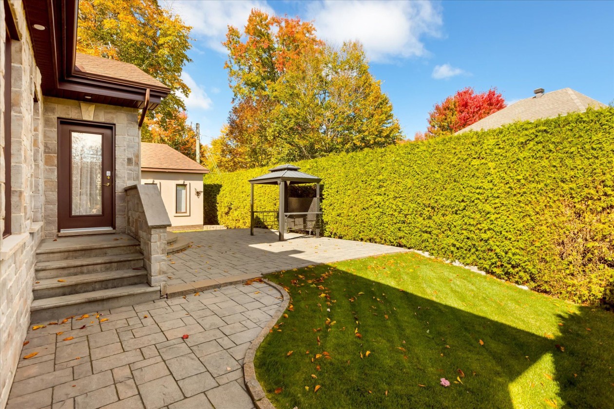 Cour — 1365 Av. Godefroy, Bécancour