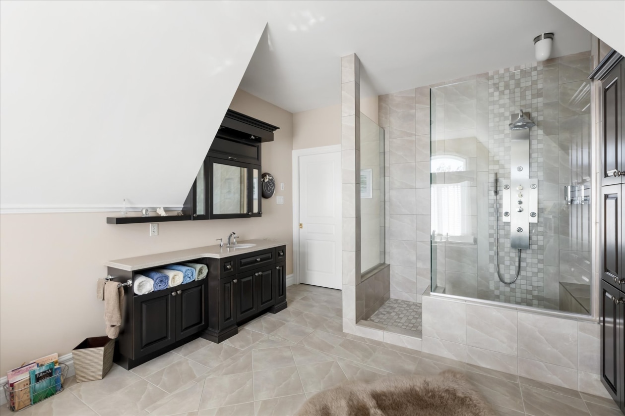 Salle de bains — 1365 Av. Godefroy, Bécancour