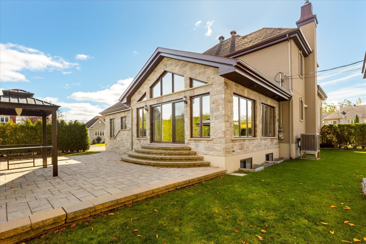 Cour — 1365 Av. Godefroy, Bécancour