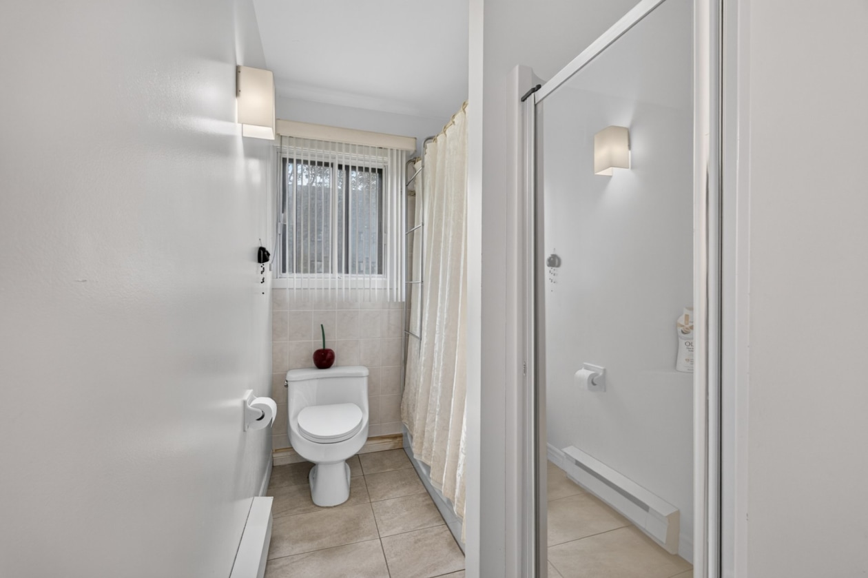 Salle de bains — 3545 Ch. Ste-Foy, Québec