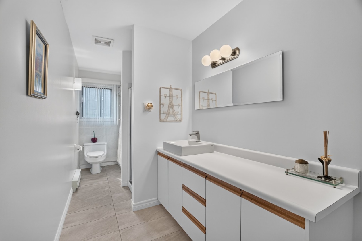 Salle de bains — 3545 Ch. Ste-Foy, Québec