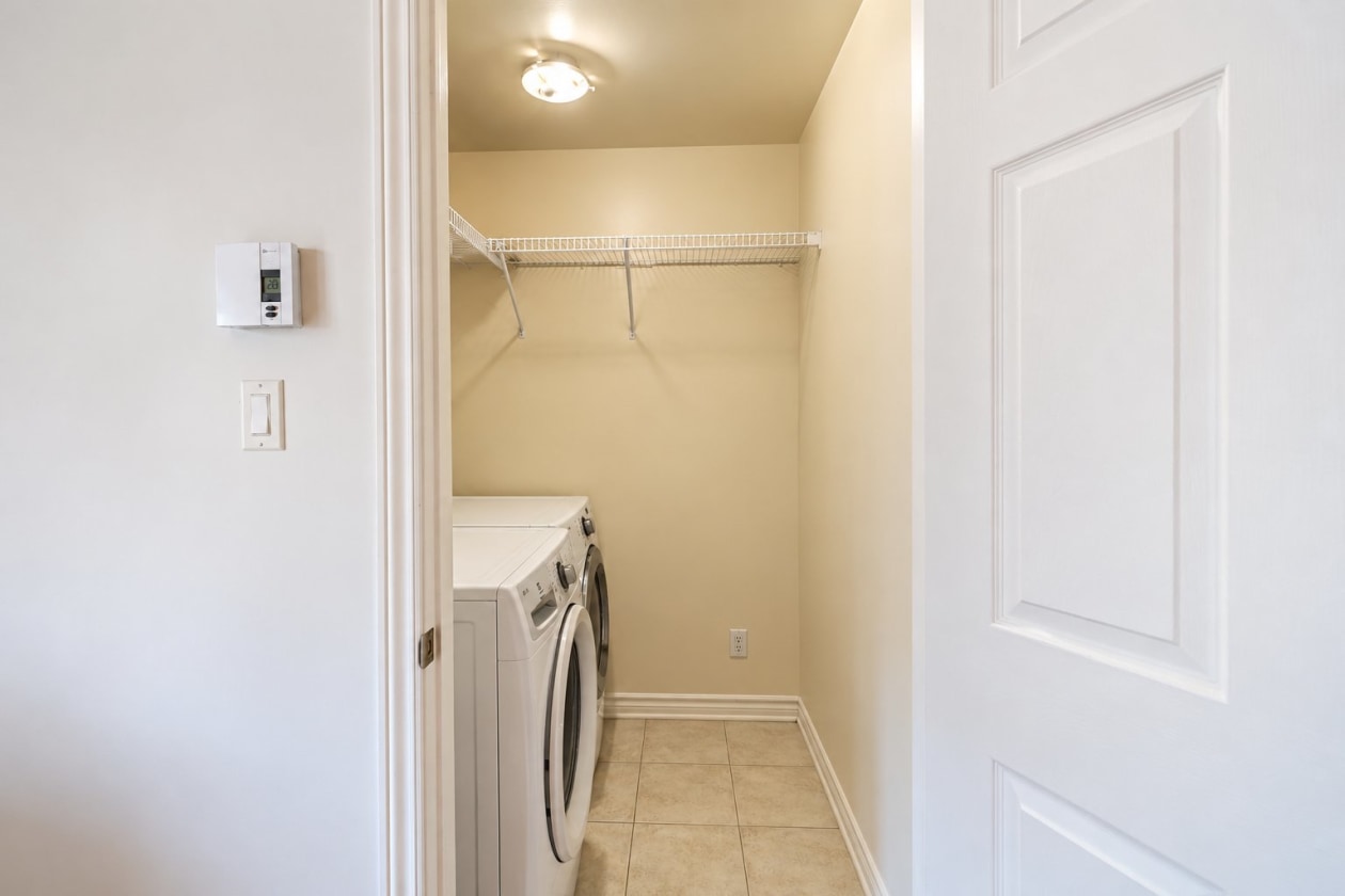 Salle de lavage — 7361 17e Avenue, Montréal