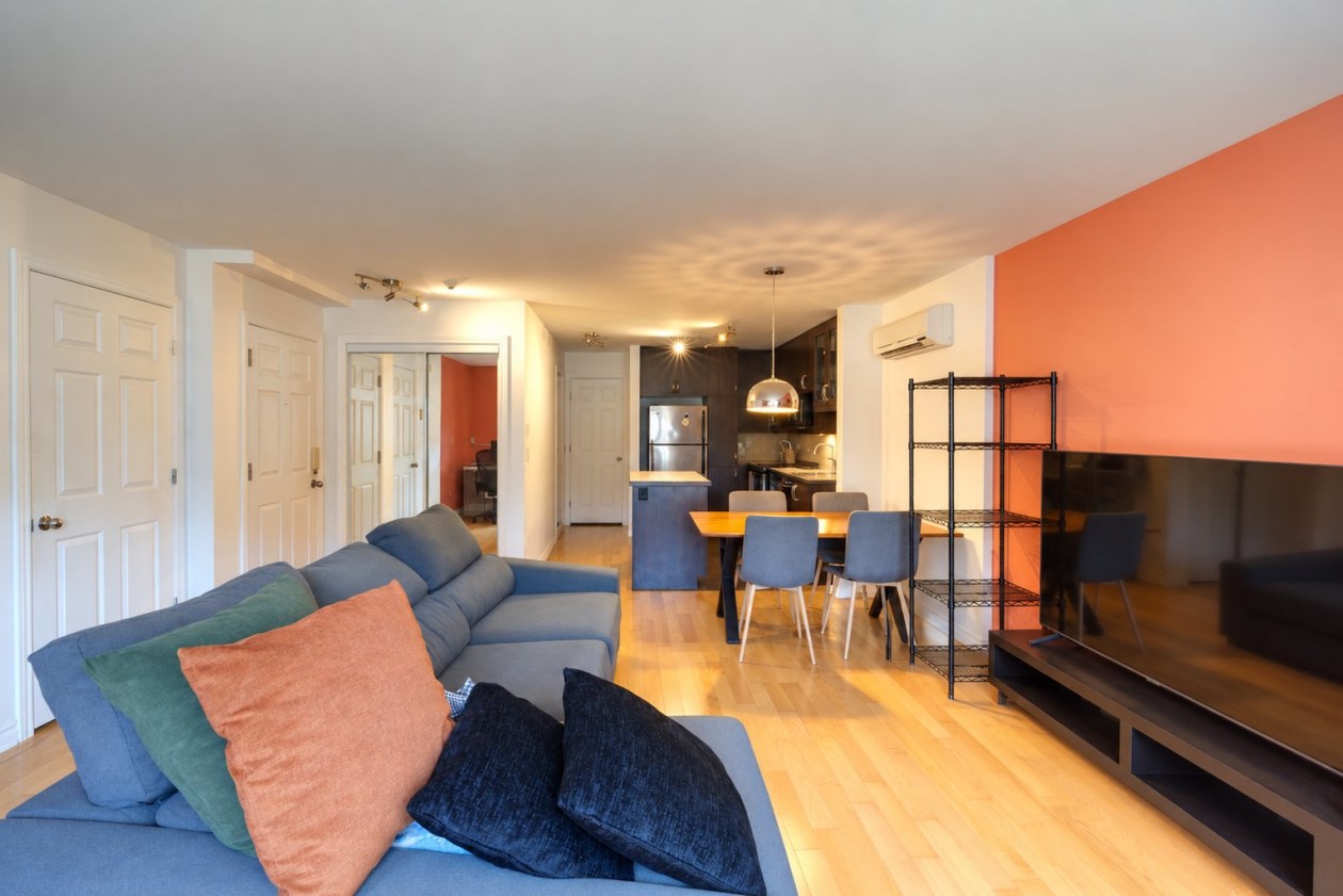 Salon — 7361 17e Avenue, Montréal