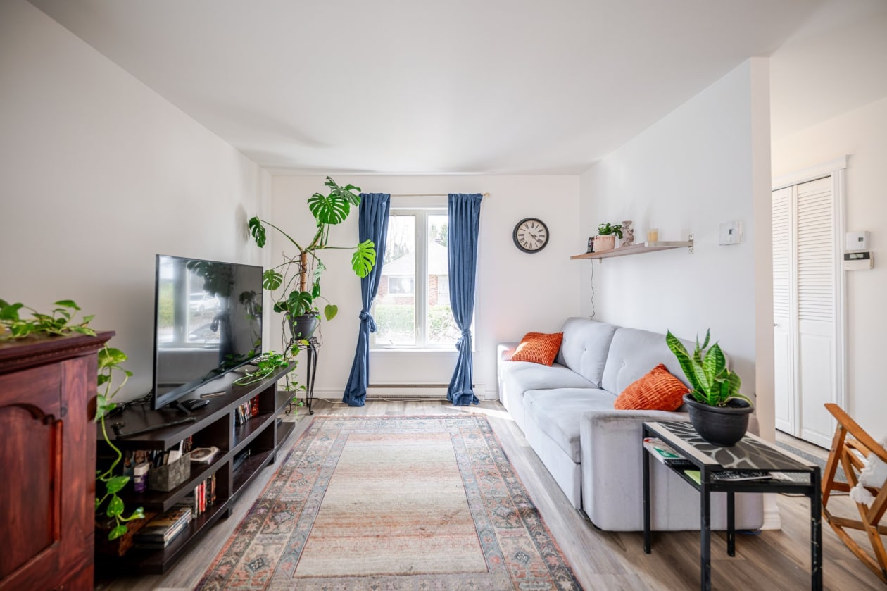 Salon — 31 Rue Quintal, Saint-Liboire