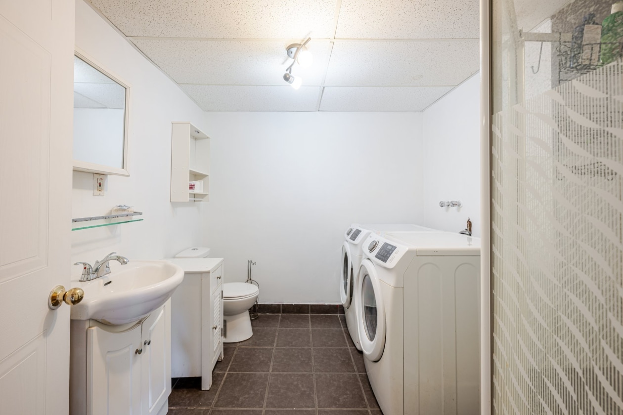 Salle de bains — 31 Rue Quintal, Saint-Liboire