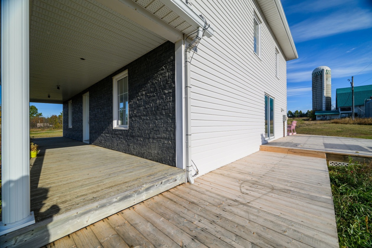 Terrasse — 293 2e Rang E., Sainte-Luce