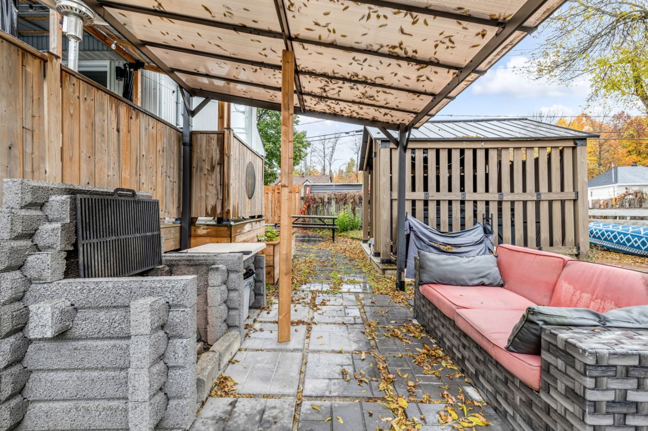 Cour — 12625 Boul. St-Claude, Québec