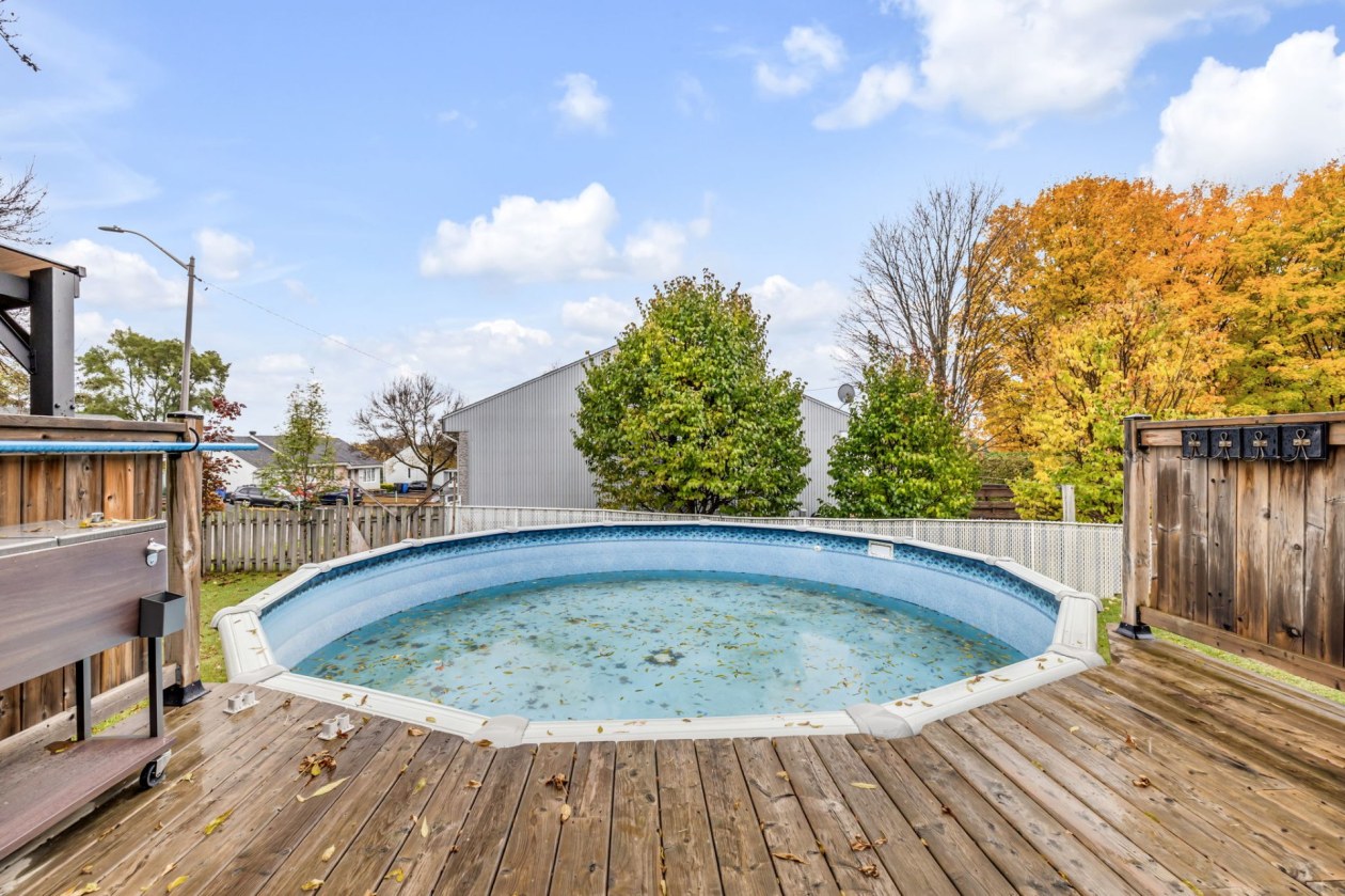 Piscine — 12625 Boul. St-Claude, Québec
