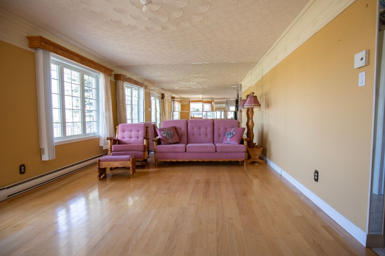 Salon — 374 Route 138, Saint-Hilarion