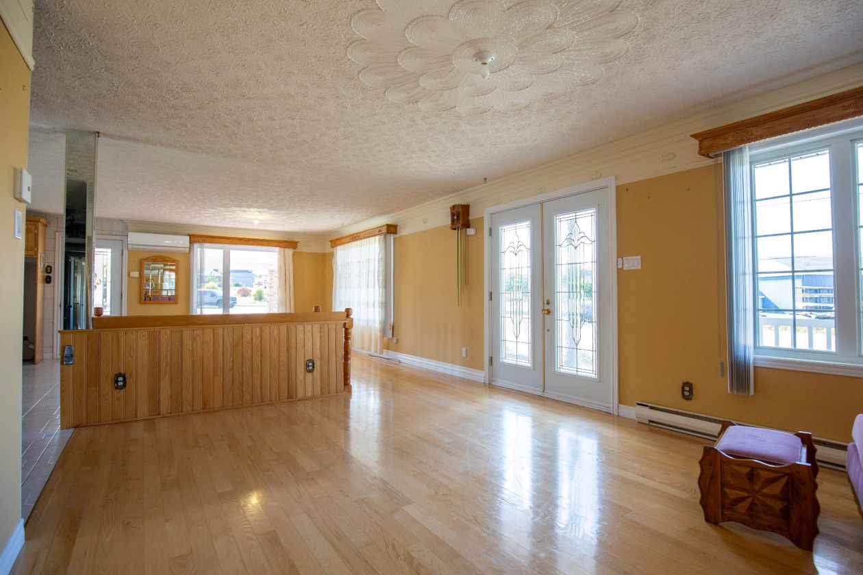 Salle à manger — 374 Route 138, Saint-Hilarion