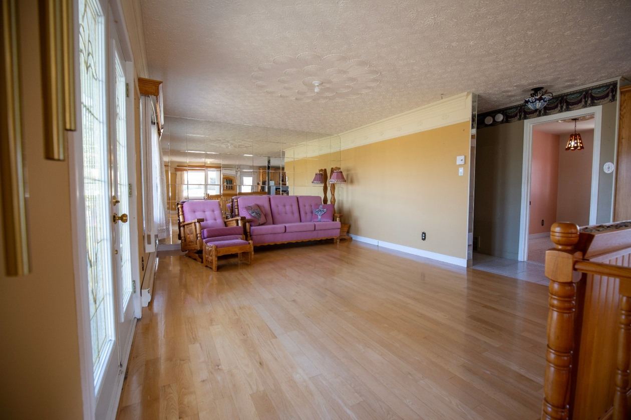 Salon — 374 Route 138, Saint-Hilarion