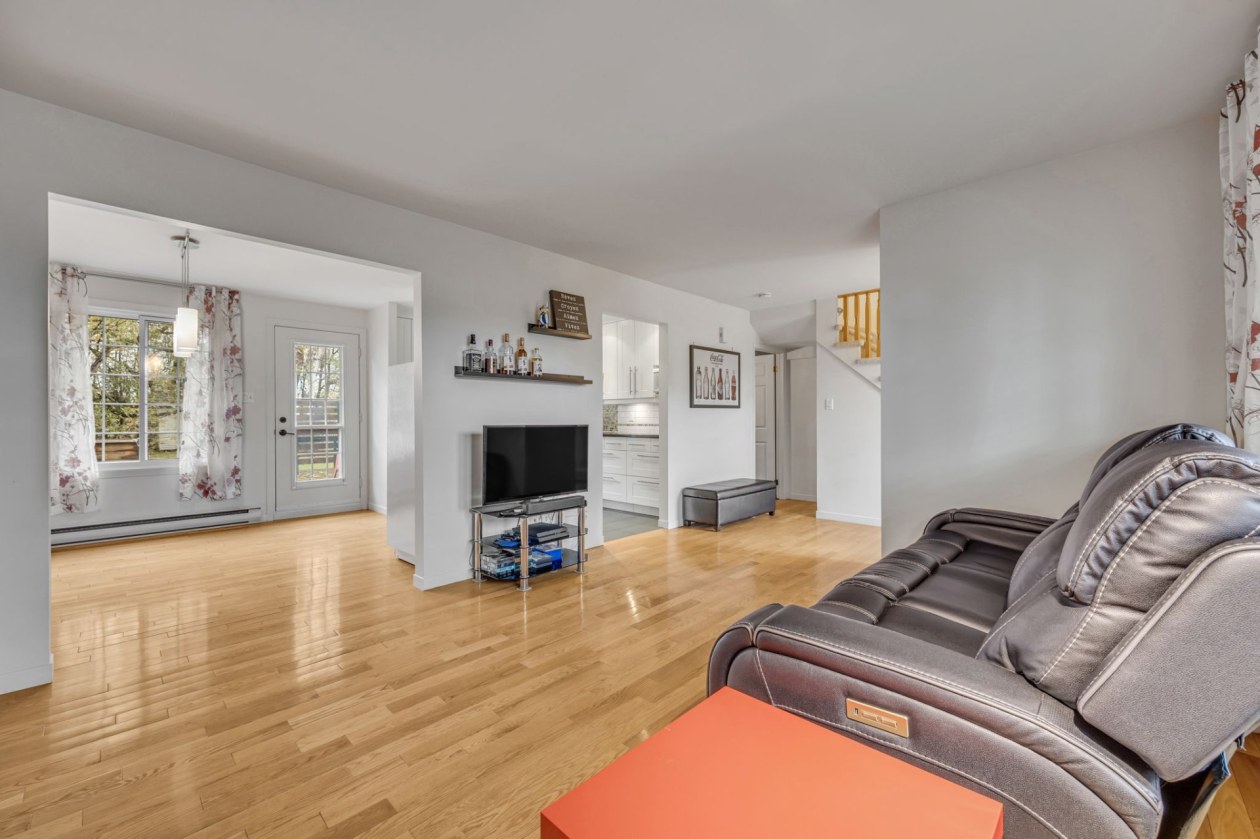 Living room — 4541 Av. de l'Eau-Vive, Lévis
