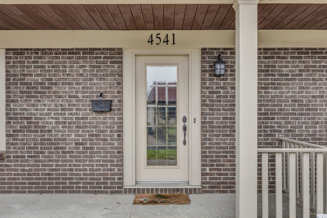 Façade — 4541 Av. de l'Eau-Vive, Lévis
