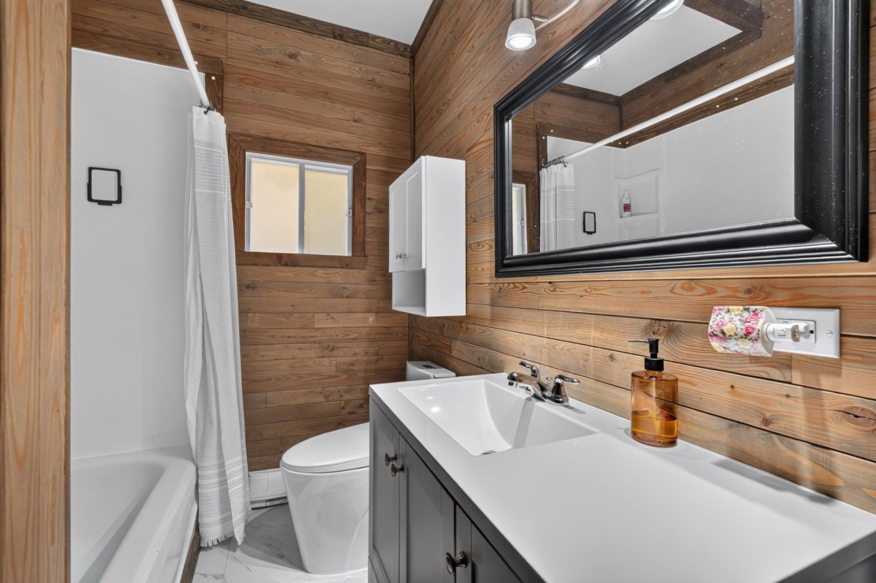 Salle de bains — 105 Rue des Scarabées, Saint-Raymond