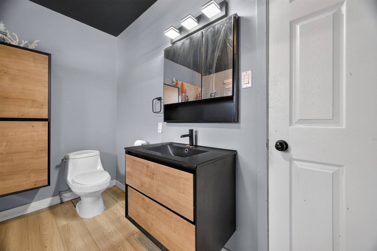 Salle de bains — 867 Rue Arpin, Rimouski