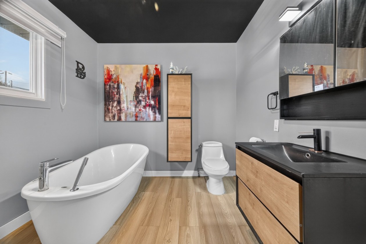 Salle de bains — 867 Rue Arpin, Rimouski