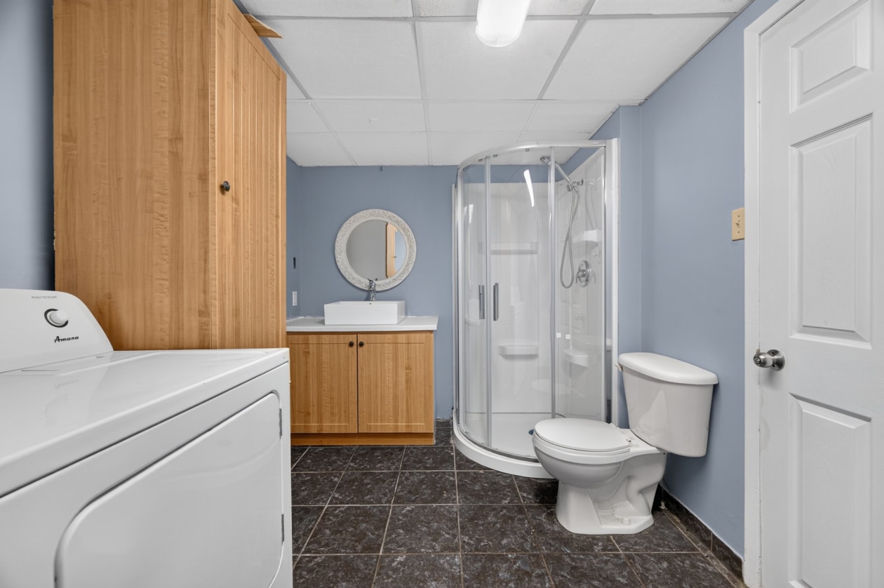 Salle de bains — 867 Rue Arpin, Rimouski