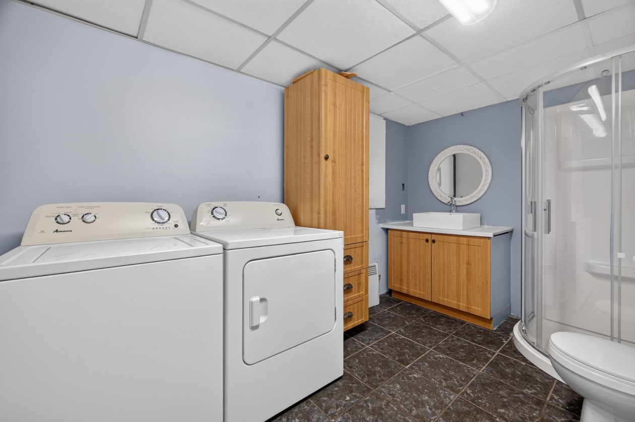 Salle de bains — 867 Rue Arpin, Rimouski