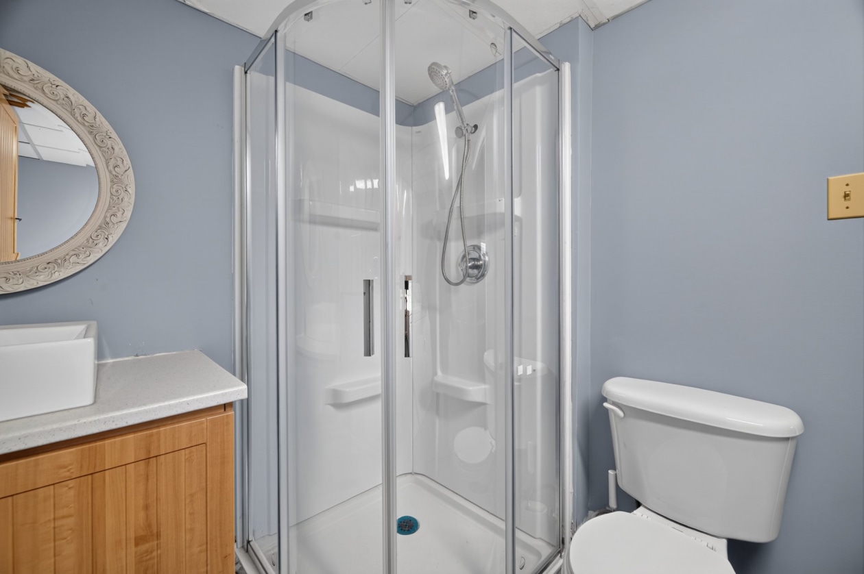 Salle de bains — 867 Rue Arpin, Rimouski