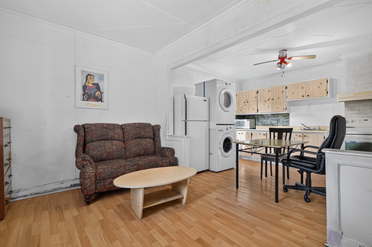Salon — 10 - 10B Rue Bérubé, Témiscouata-sur-le-Lac
