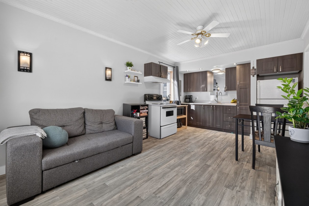 Salon — 10 - 10B Rue Bérubé, Témiscouata-sur-le-Lac