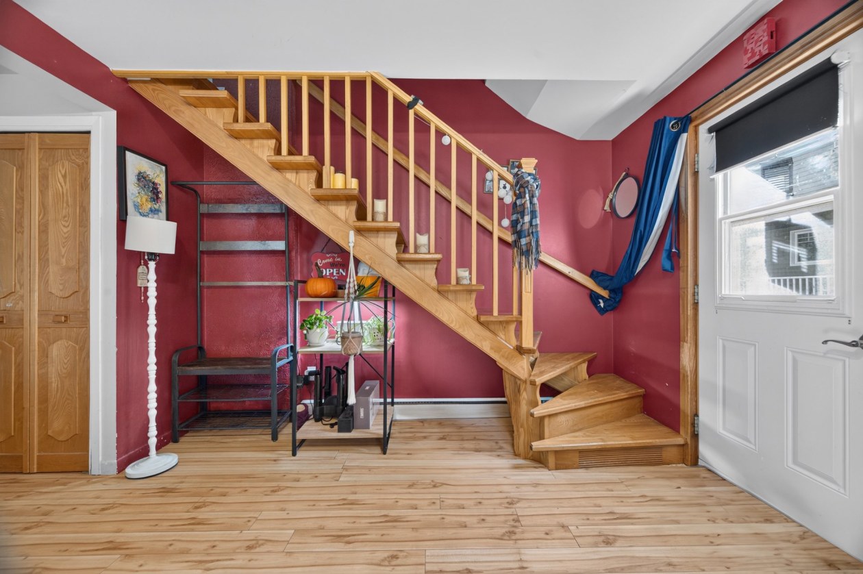 Escalier — 10 - 10B Rue Bérubé, Témiscouata-sur-le-Lac