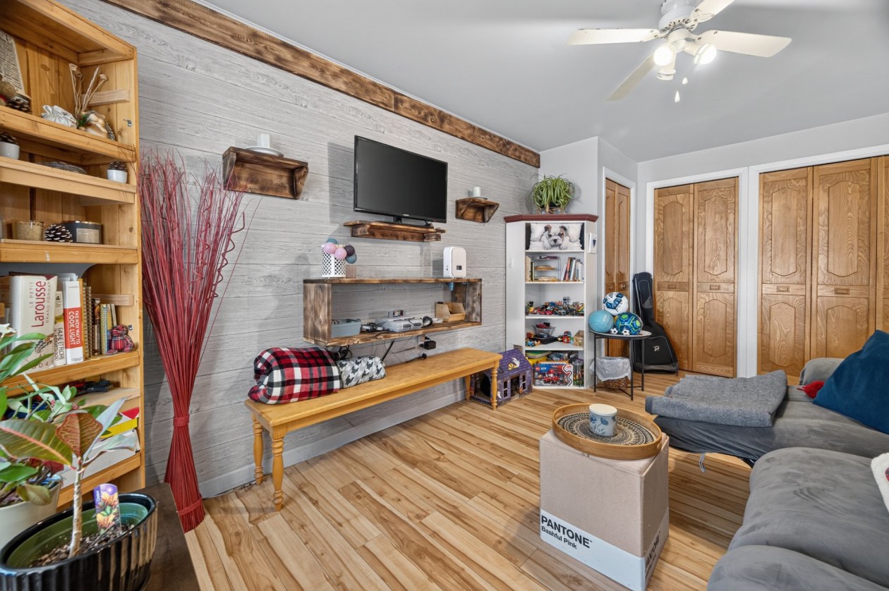 Salon — 10 - 10B Rue Bérubé, Témiscouata-sur-le-Lac
