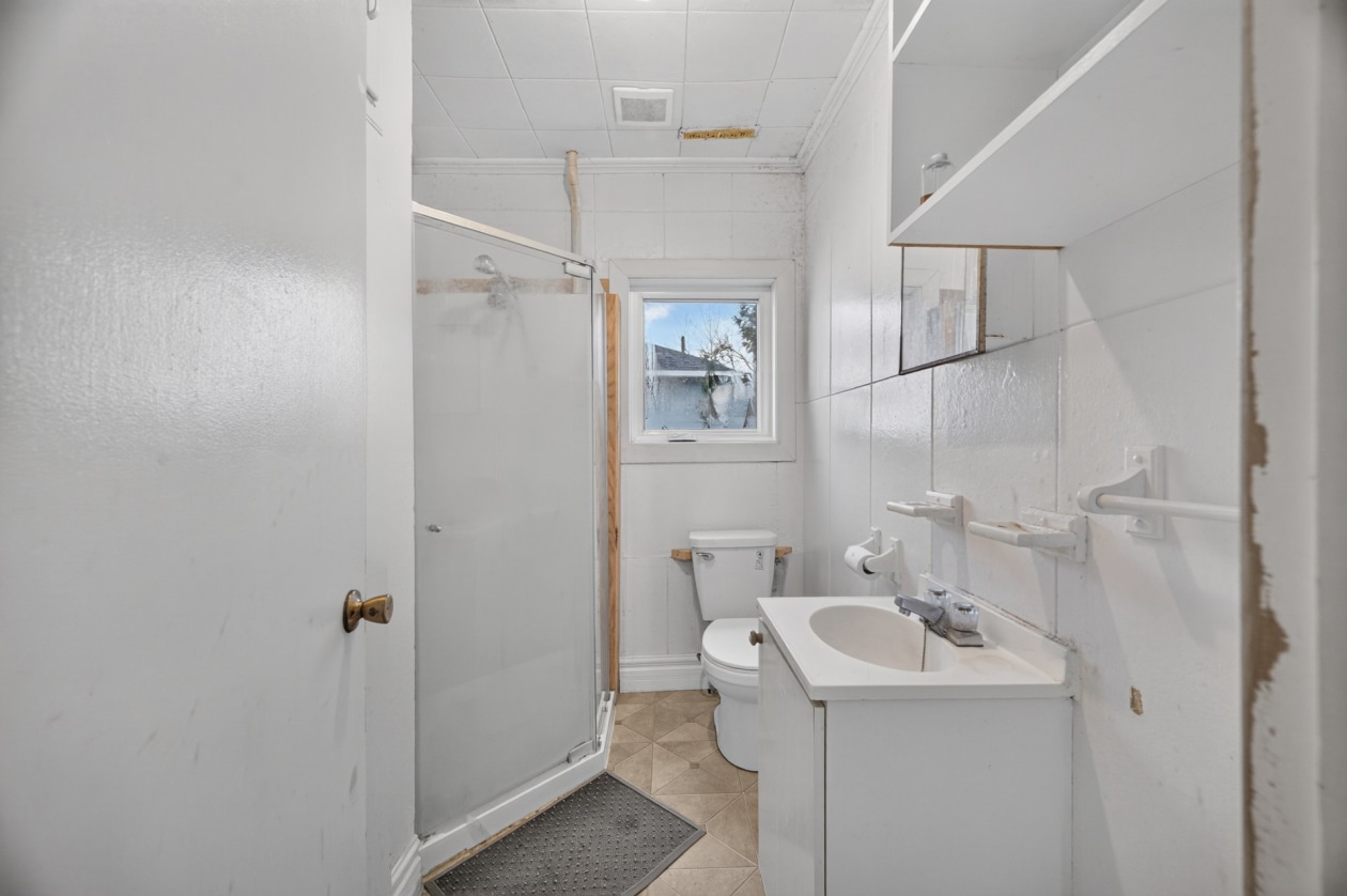 Salle de bains — 10 - 10B Rue Bérubé, Témiscouata-sur-le-Lac