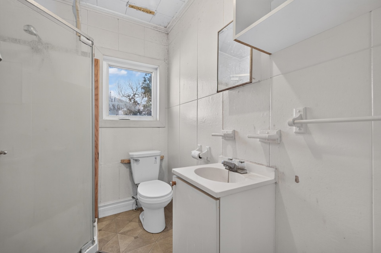 Salle de bains — 10 - 10B Rue Bérubé, Témiscouata-sur-le-Lac