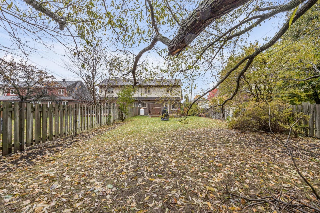 Yard — 4541 Av. de l'Eau-Vive, Lévis