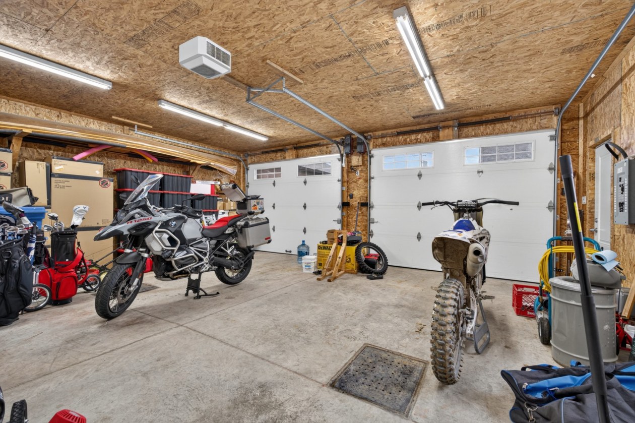 Garage — 51 Rue de l'Osmonde, Sainte-Catherine-de-la-Jacques-Cartier