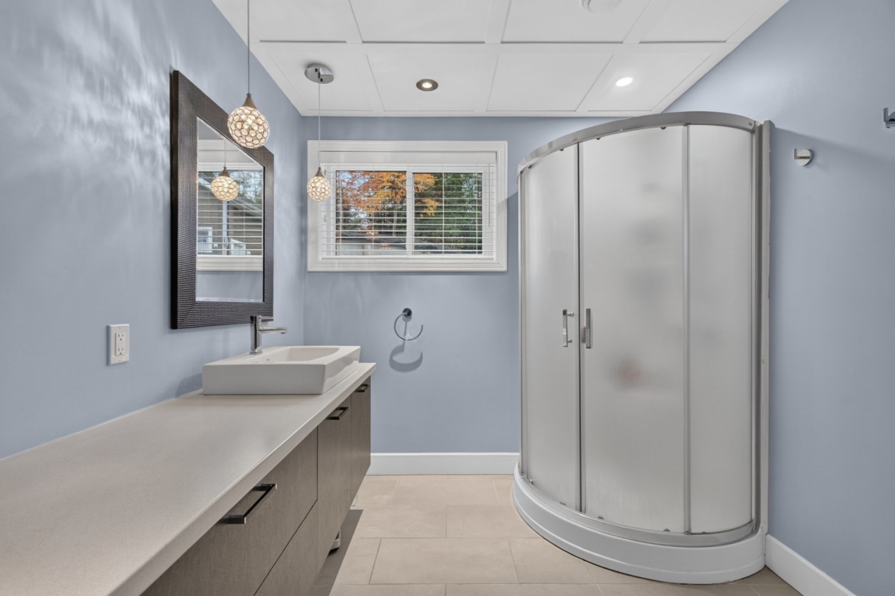 Salle de bains — 51 Rue de l'Osmonde, Sainte-Catherine-de-la-Jacques-Cartier