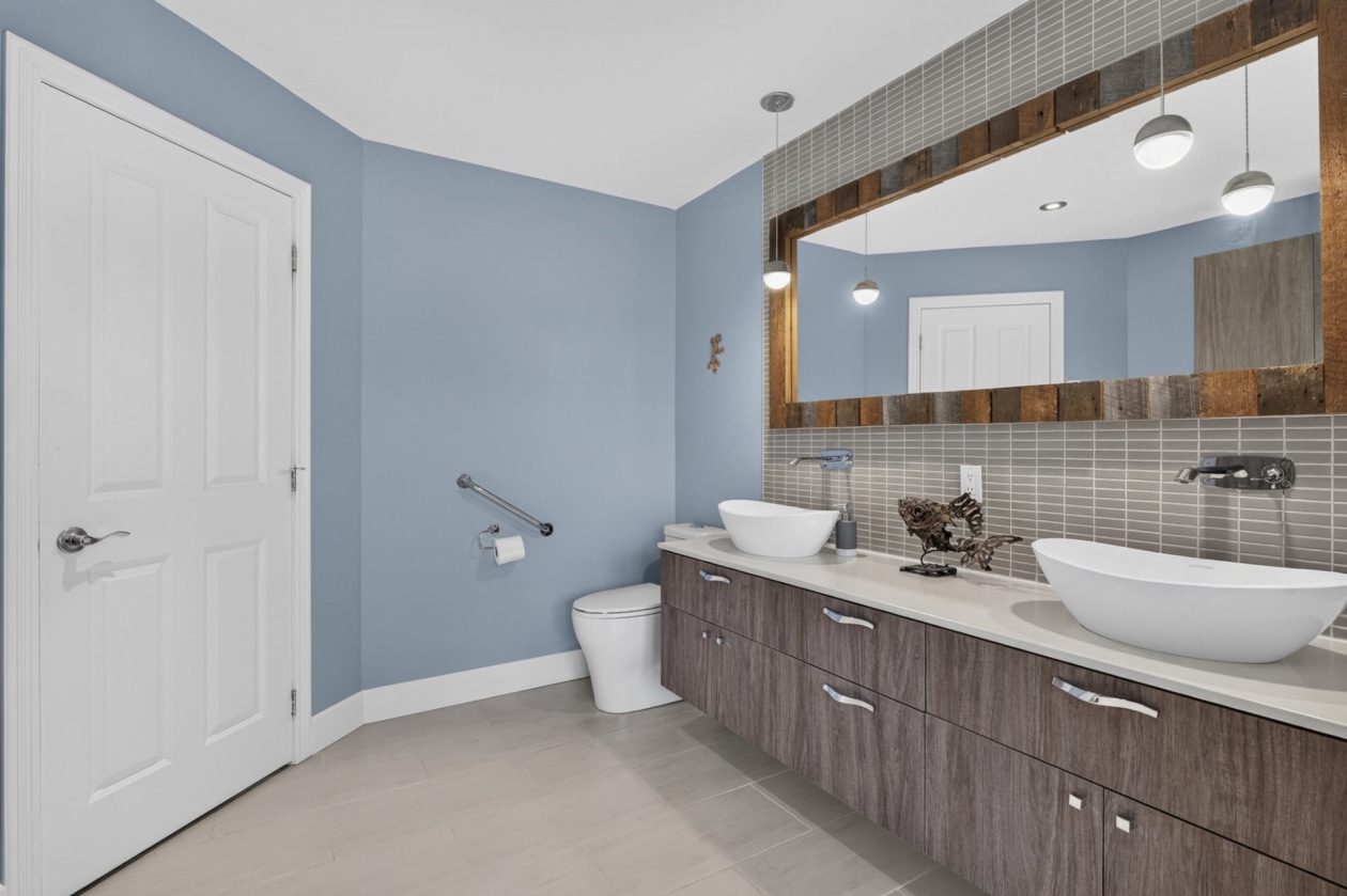 Salle de bains — 51 Rue de l'Osmonde, Sainte-Catherine-de-la-Jacques-Cartier