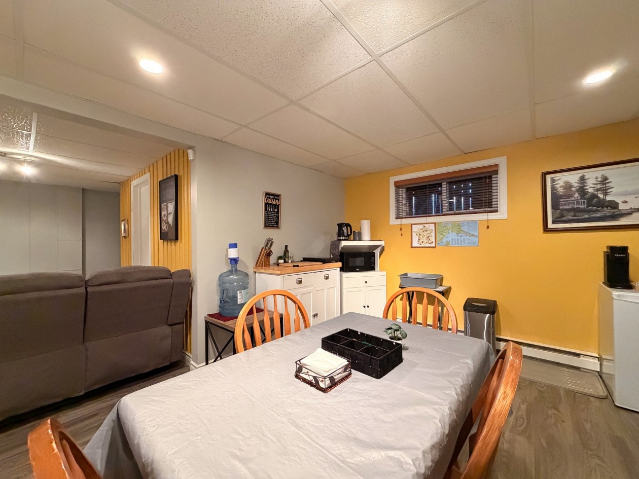 Salle familiale — 594 Boul. du Griffon, Gaspé