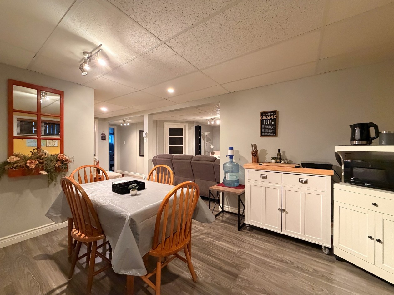 Salle familiale — 594 Boul. du Griffon, Gaspé