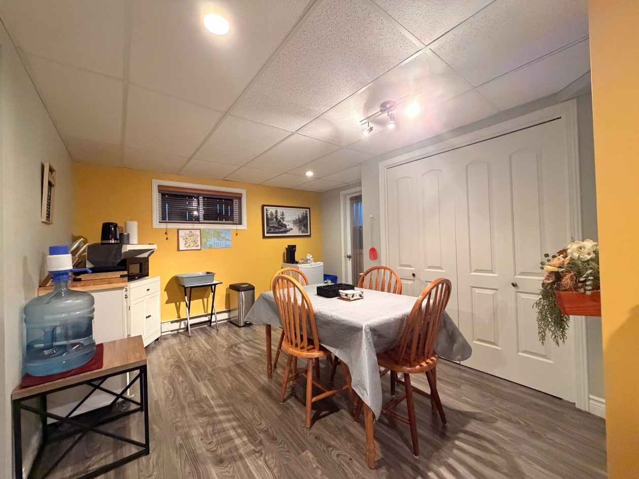 Salle familiale — 594 Boul. du Griffon, Gaspé