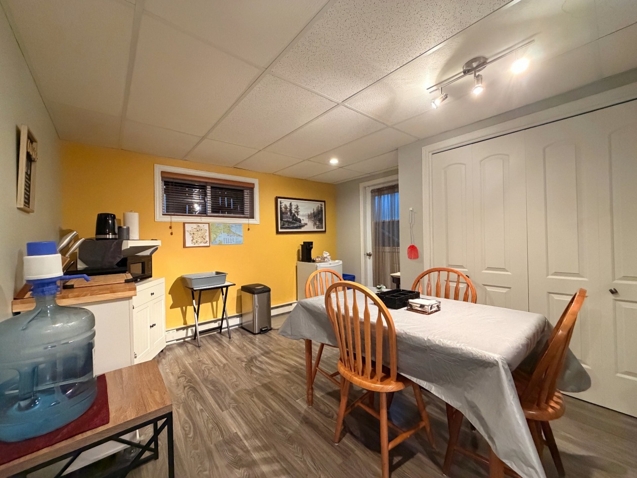Salle familiale — 594 Boul. du Griffon, Gaspé