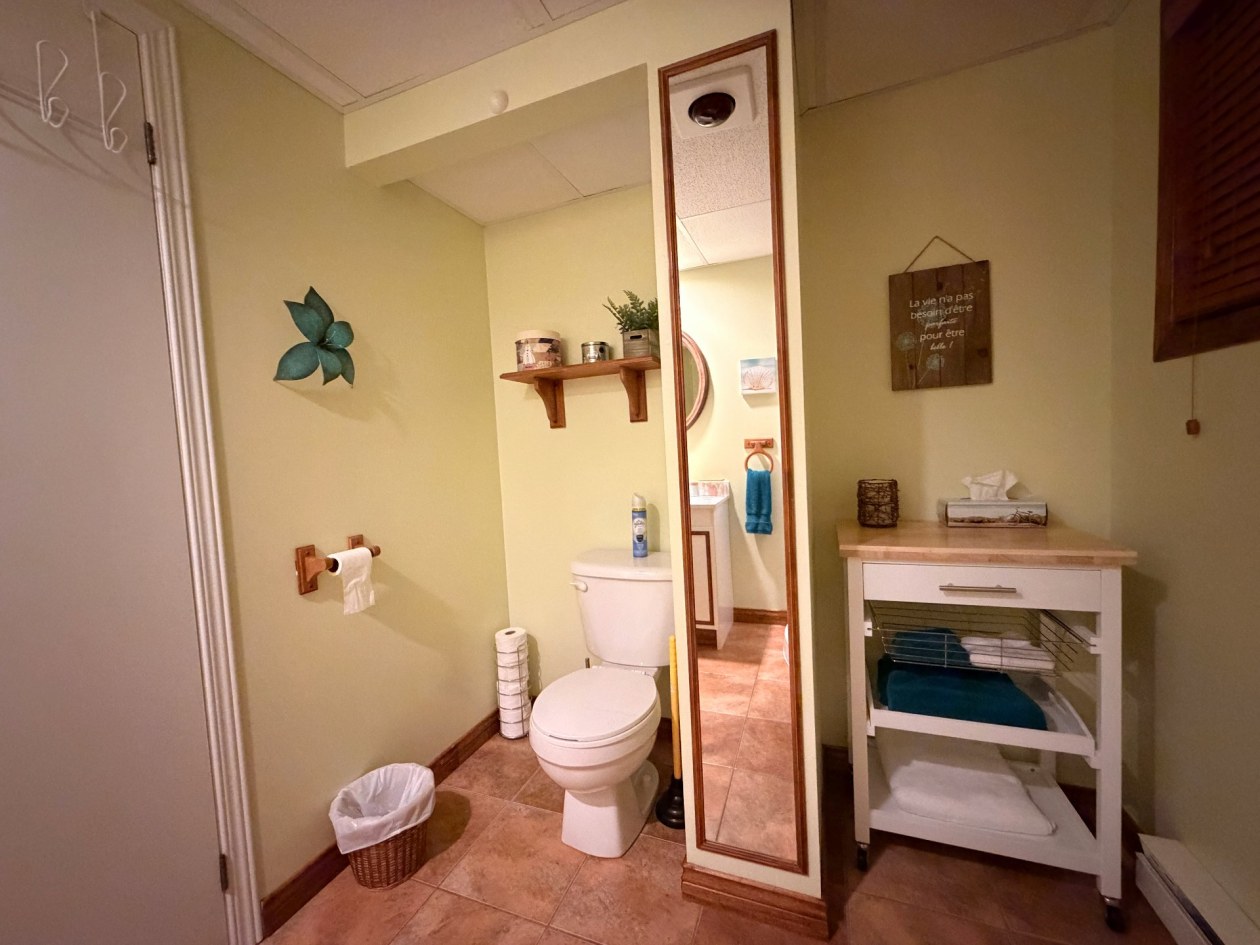 Salle de bains — 594 Boul. du Griffon, Gaspé
