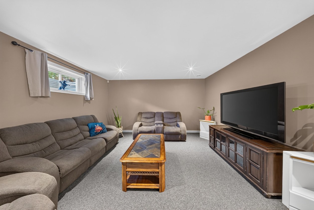 Salle familiale — 150 Rue Ernest-Bergeron, Sherbrooke