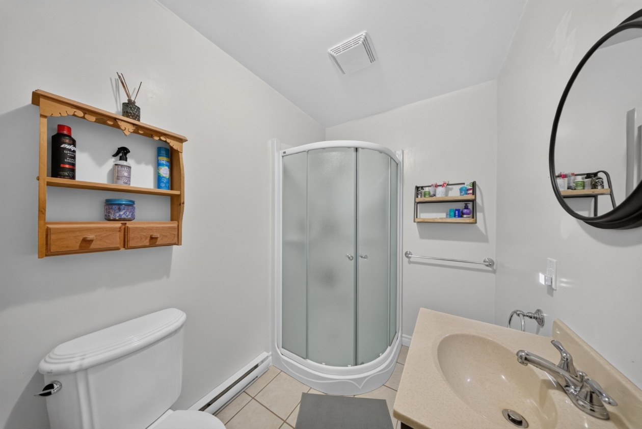Salle de bains — 150 Rue Ernest-Bergeron, Sherbrooke