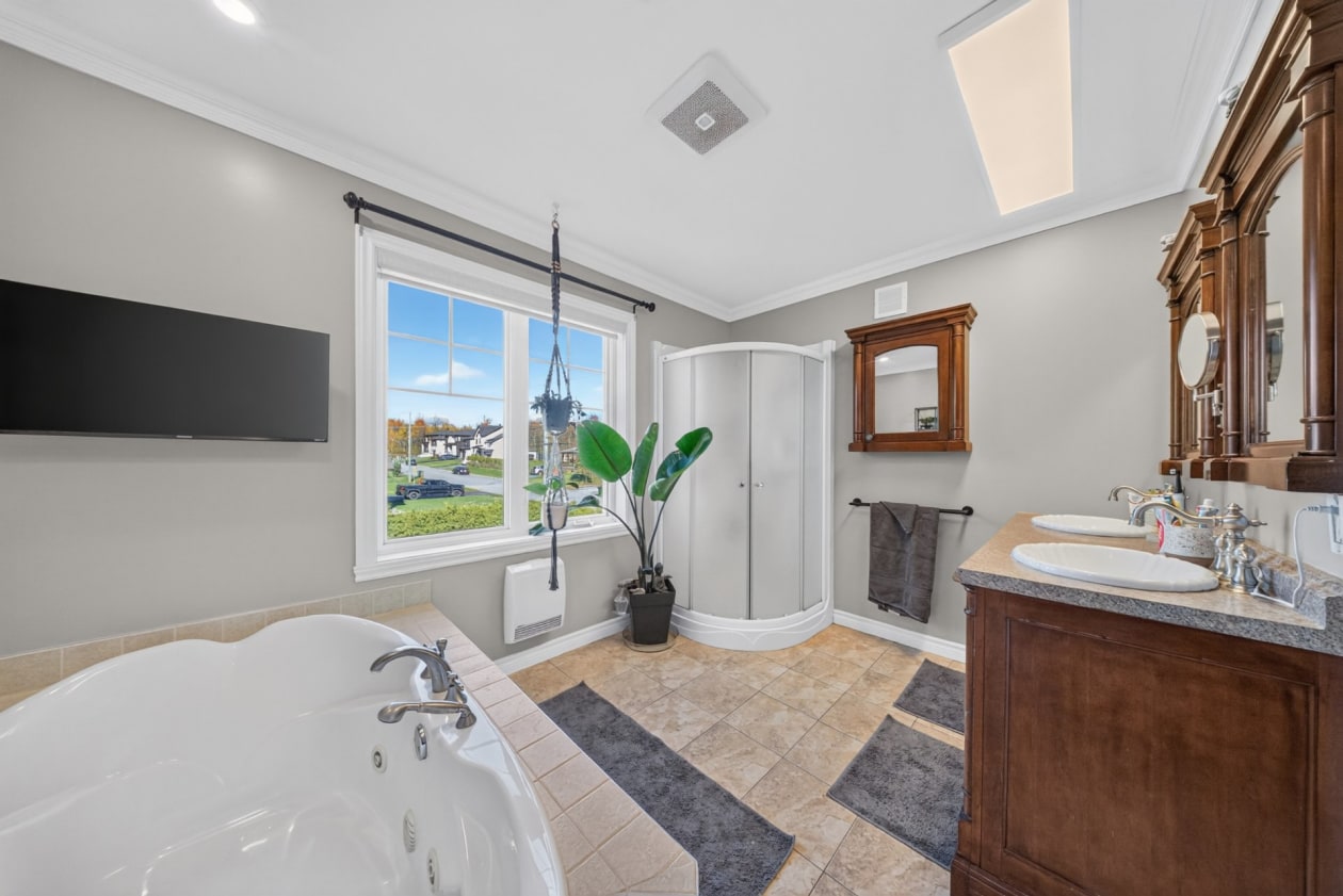 Salle de bains — 150 Rue Ernest-Bergeron, Sherbrooke