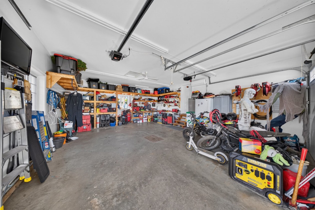 Garage — 150 Rue Ernest-Bergeron, Sherbrooke